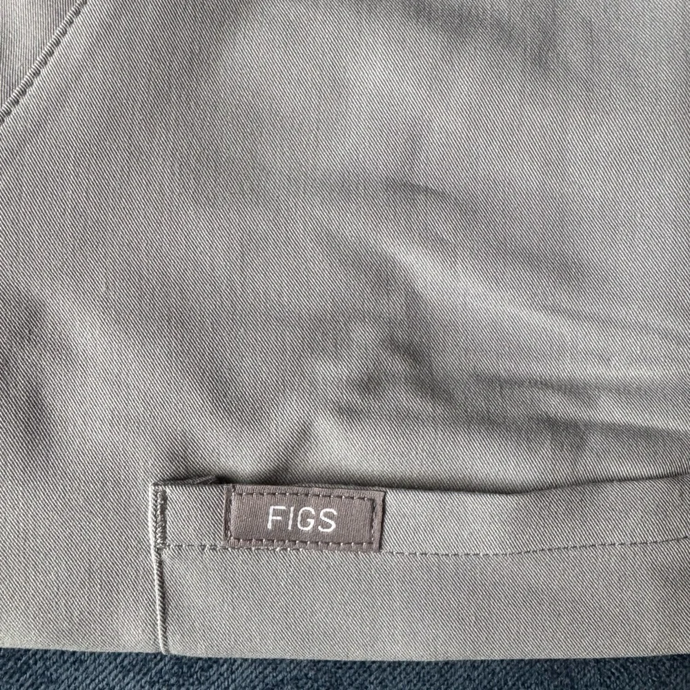 Women’s Figs Catarina one pocket scrub top - Picture 4 of 4